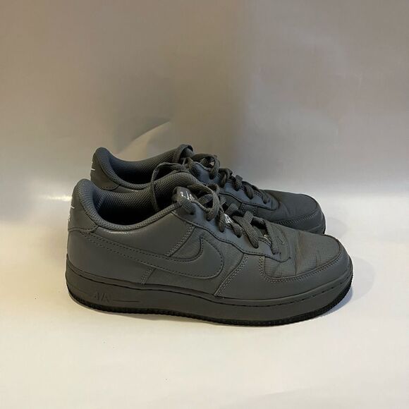 Nike Little Kids Air Force size 7 - Picture 1 of 8